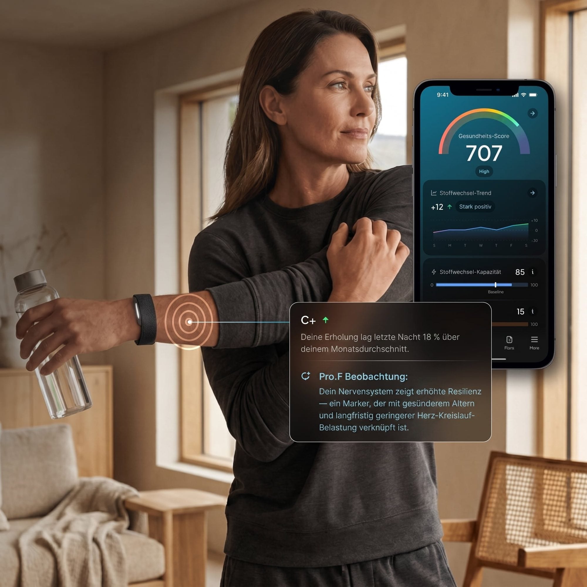 Frau trägt Fitness-Tracker am Arm und hält Wasserflasche, neben Smartphone mit Gesundheits-Score und Echtzeit-Benachrichtigungen