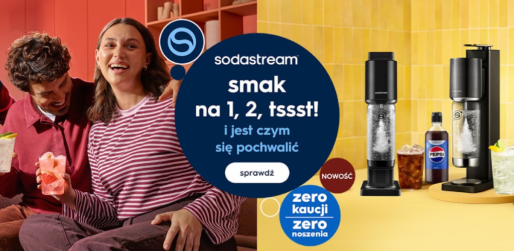 Dwie osoby cieszą się napojami obok urządzeń SodaStream z logiem marki i tekstem promocyjnym