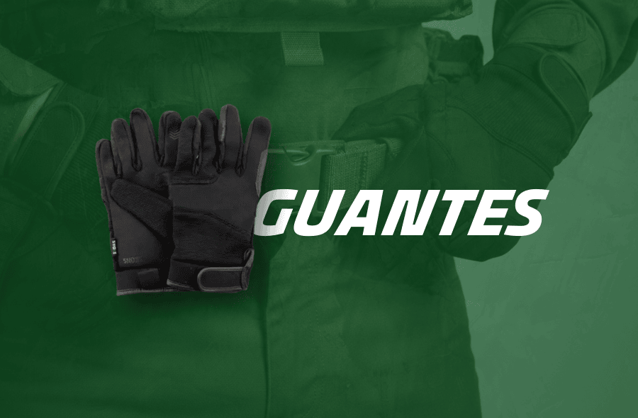 Guantes tácticos negros con protección en palmas sobre fondo verde