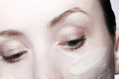 In the world of skincare, the search for healthy, glowing skin is universal. For many, it’s a quest for products that not only nourish and hydrate but also work in harmony with the environment. Biossance, a trailblazer in the beauty industry, has answered this call by pioneering the use of biotech-powered ingredients and vegan formulations to create skincare products that are both effective and sustainable. With cutting-edge technology, a commitment to clean beauty, and a focus on natural ingredients, Biossance is leading a revolution in skincare—helping everyone from skincare novices to beauty enthusiasts achieve their best, most radiant skin naturally.