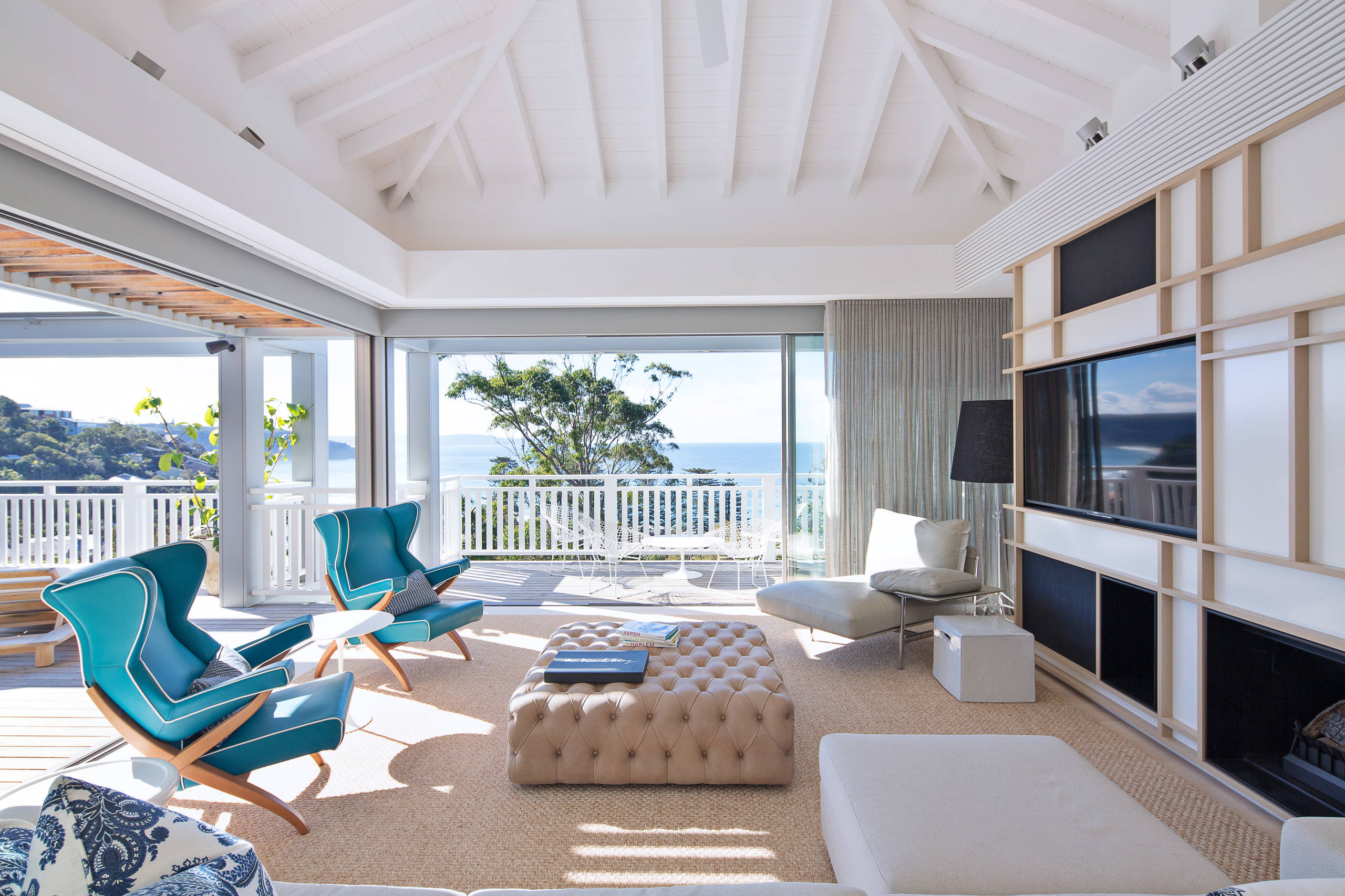 Coastal Chic: The Latest Trends in Beach House Interior Design for 2024 ...